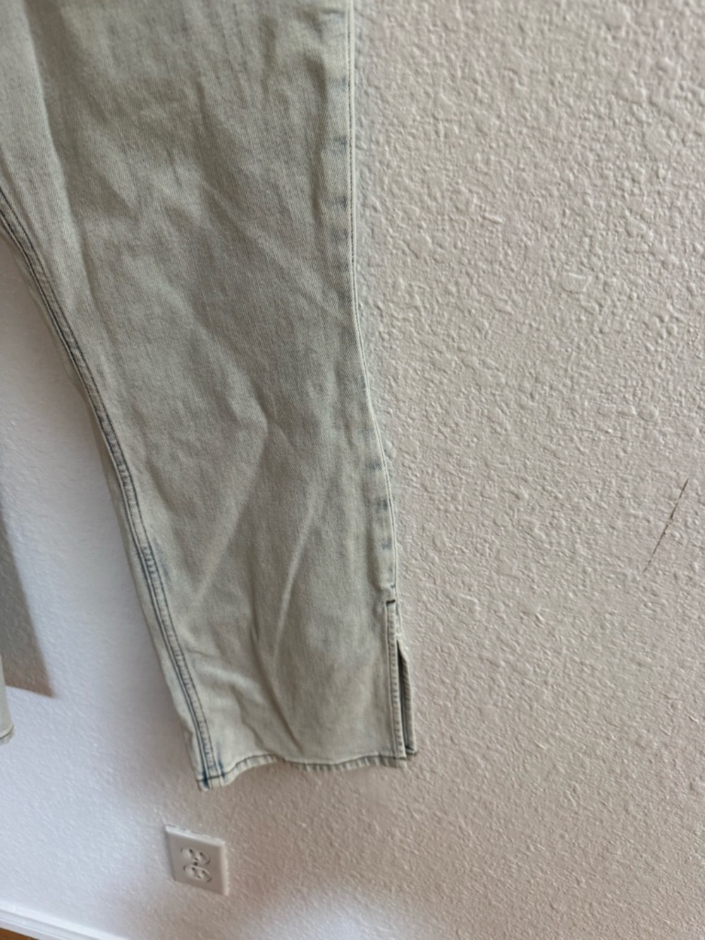 ABERCROMBIE & FITCH THE SLIM STRAIGHT ULTRA HIGH RISE JEAN WITH VENT HEM Size 29 - Picture 6 of 6